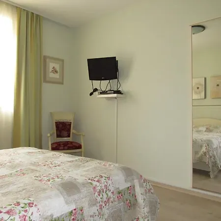 Vendégház In With Terrace, Air Conditioning, Wifi, Washing Machine 4237-5 Trogir